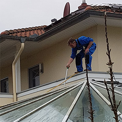 Verglasung vom Wintergarten putzen